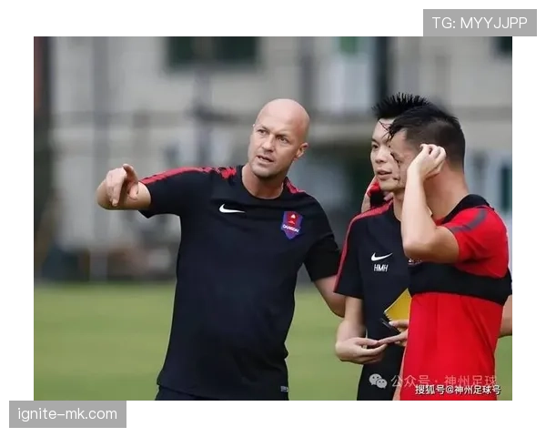 克鲁伊夫空间利用分析:足球战术创新助力球队发展新纪元 克鲁伊夫空间利用分析:足球战术创新助力球队发展新纪元