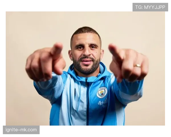 凯尔·沃克三中卫与边后卫多角色切换的战术价值