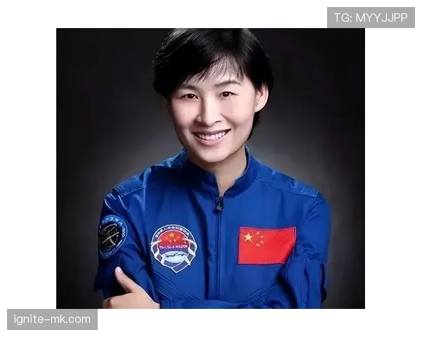 刘洋私下穿运动鞋配西装？感觉明星也hold不住这骚操作！