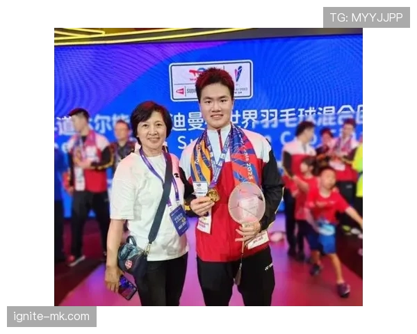 梁伟铿训练完直接干掉三份蛋白餐，这自律程度真的绷得住？